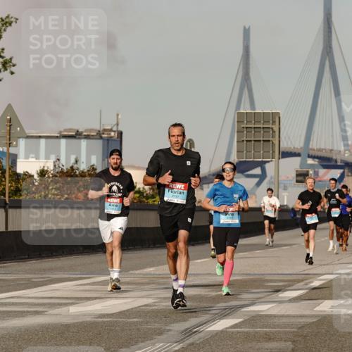 03.10.2026 - Köhlbrandbrückenlauf Michael Burmester http://msf.ph/oto/10765512 03.10.2026 09:43:46 Position 3 1412, 2197, 1714 meine-sportfotos.de