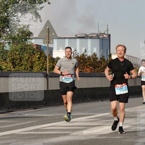 03.10.2026 - Köhlbrandbrückenlauf Michael Burmester http://msf.ph/oto/10765543 03.10.2026 09:43:55 Position 3 2206, 2208, 3177 meine-sportfotos.de