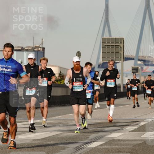 03.10.2026 - Köhlbrandbrückenlauf Michael Burmester http://msf.ph/oto/10765577 03.10.2026 09:44:03 Position 3 126, 1392, 2188 meine-sportfotos.de