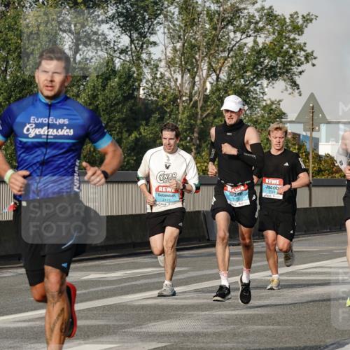 03.10.2026 - Köhlbrandbrückenlauf Michael Burmester http://msf.ph/oto/10765586 03.10.2026 09:44:06 Position 3 1392, 1828, 2177, 2123, 2126 meine-sportfotos.de