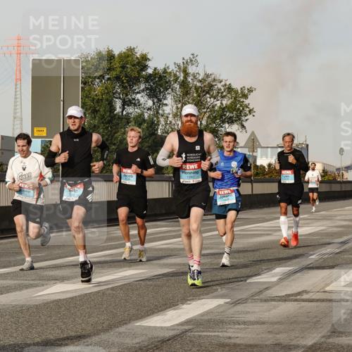 03.10.2026 - Köhlbrandbrückenlauf Michael Burmester http://msf.ph/oto/10765601 03.10.2026 09:44:09 Position 3 126, 2123, 1392, 2188 meine-sportfotos.de