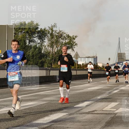 03.10.2026 - Köhlbrandbrückenlauf Michael Burmester http://msf.ph/oto/10765614 03.10.2026 09:44:11 Position 3 1828, 2188, 12, 5 meine-sportfotos.de