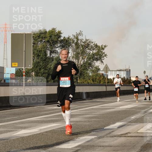 03.10.2026 - Köhlbrandbrückenlauf Michael Burmester http://msf.ph/oto/10765618 03.10.2026 09:44:12 Position 3 1628, 2188 meine-sportfotos.de