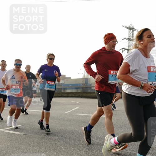 03.10.2026 - Köhlbrandbrückenlauf Michael Burmester http://msf.ph/oto/10765639 03.10.2026 09:20:22 Position 3 2064, 1691, 3815, 1605 meine-sportfotos.de