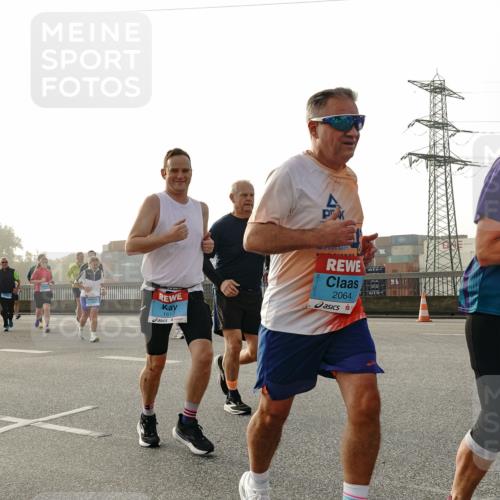 03.10.2026 - Köhlbrandbrückenlauf Michael Burmester http://msf.ph/oto/10765645 03.10.2026 09:20:23 Position 3 1613, 2064, 1691 meine-sportfotos.de