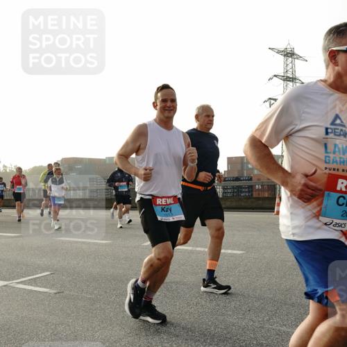 03.10.2026 - Köhlbrandbrückenlauf Michael Burmester http://msf.ph/oto/10765651 03.10.2026 09:20:23 Position 3 1613, 2064 meine-sportfotos.de
