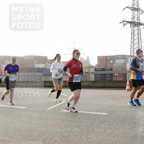 03.10.2026 - Köhlbrandbrückenlauf Michael Burmester http://msf.ph/oto/10765698 03.10.2026 09:20:30 Position 3 1243, 1244, 000 meine-sportfotos.de