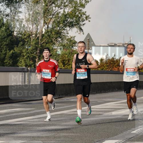 03.10.2026 - Köhlbrandbrückenlauf Michael Burmester http://msf.ph/oto/10765717 03.10.2026 09:44:38 Position 3 1553, 1360, 1361 meine-sportfotos.de
