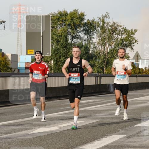 03.10.2026 - Köhlbrandbrückenlauf Michael Burmester http://msf.ph/oto/10765732 03.10.2026 09:44:41 Position 3 1553, 1360, 1361 meine-sportfotos.de