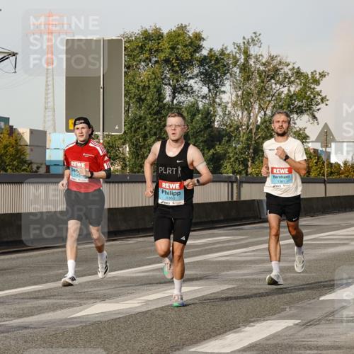 03.10.2026 - Köhlbrandbrückenlauf Michael Burmester http://msf.ph/oto/10765734 03.10.2026 09:44:41 Position 3 1553, 1360, 1361 meine-sportfotos.de