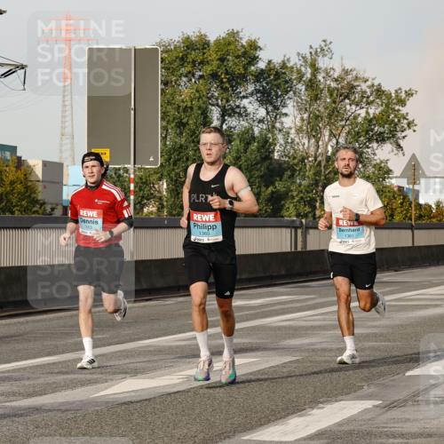 03.10.2026 - Köhlbrandbrückenlauf Michael Burmester http://msf.ph/oto/10765736 03.10.2026 09:44:41 Position 3 1653, 1360, 1361 meine-sportfotos.de