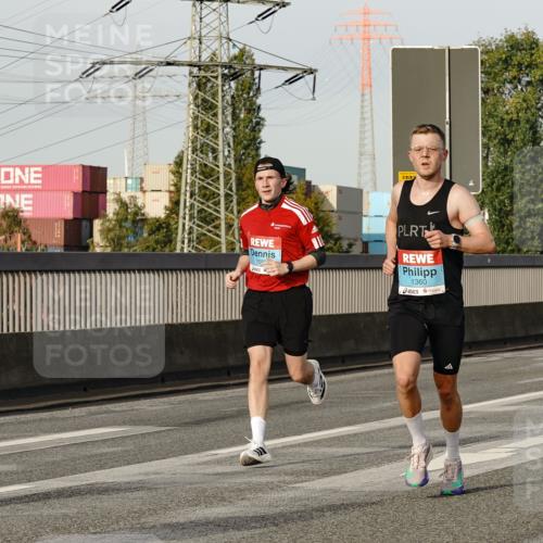 03.10.2026 - Köhlbrandbrückenlauf Michael Burmester http://msf.ph/oto/10765740 03.10.2026 09:44:41 Position 3 155, 1360, 1361 meine-sportfotos.de