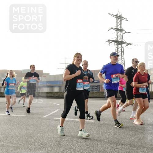 03.10.2026 - Köhlbrandbrückenlauf Michael Burmester http://msf.ph/oto/10765747 03.10.2026 09:20:37 Position 3 2919, 1185, 1182, 1576, 1183 meine-sportfotos.de