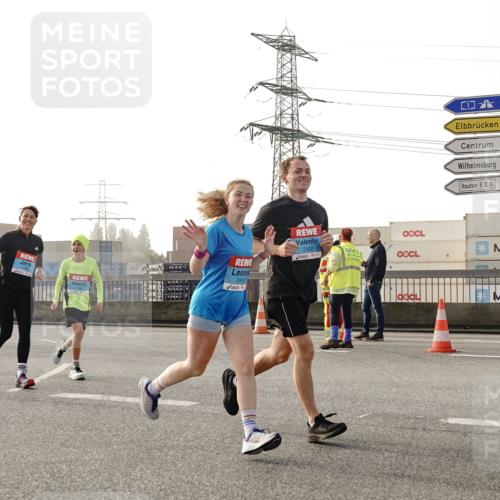 03.10.2026 - Köhlbrandbrückenlauf Michael Burmester http://msf.ph/oto/10765765 03.10.2026 09:20:39 Position 3 2920, 2919, 3 meine-sportfotos.de