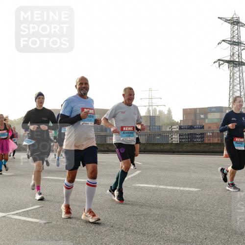 03.10.2026 - Köhlbrandbrückenlauf Michael Burmester http://msf.ph/oto/10765795 03.10.2026 09:20:42 Position 3 1734, 361, 1514 meine-sportfotos.de