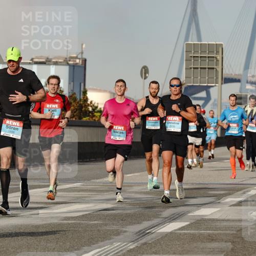 03.10.2026 - Köhlbrandbrückenlauf Michael Burmester http://msf.ph/oto/10765823 03.10.2026 09:45:04 Position 3 1688, 2235, 1466 meine-sportfotos.de