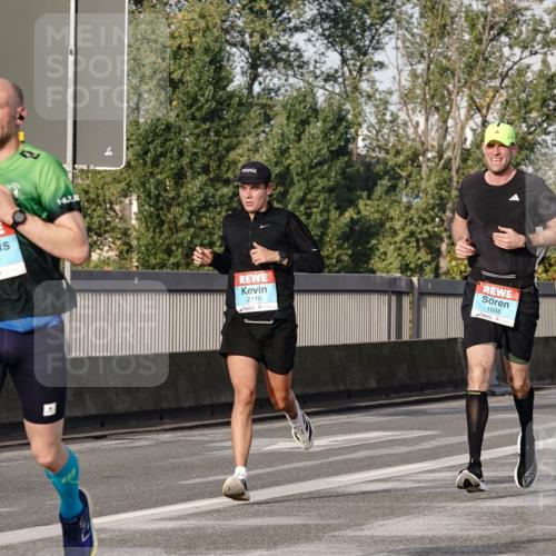 03.10.2026 - Köhlbrandbrückenlauf Michael Burmester http://msf.ph/oto/10765839 03.10.2026 09:45:06 Position 3 3457, 2110, 1688, 1241 meine-sportfotos.de
