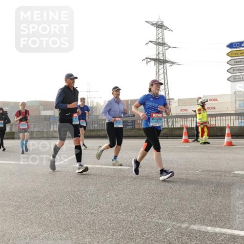 03.10.2026 - Köhlbrandbrückenlauf Michael Burmester http://msf.ph/oto/10765842 03.10.2026 09:20:48 Position 3  meine-sportfotos.de