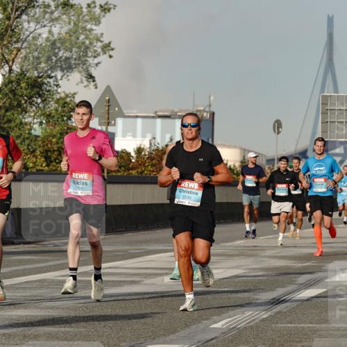 03.10.2026 - Köhlbrandbrückenlauf Michael Burmester http://msf.ph/oto/10765851 03.10.2026 09:45:08 Position 3 1241, 1466, 2235 meine-sportfotos.de