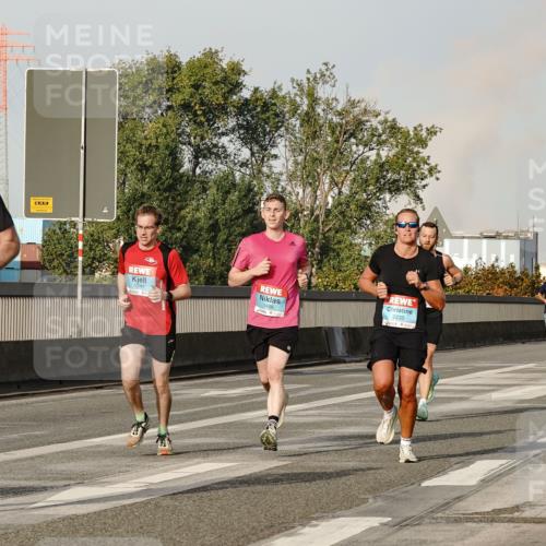 03.10.2026 - Köhlbrandbrückenlauf Michael Burmester http://msf.ph/oto/10765852 03.10.2026 09:45:10 Position 3 1688, 1241, 1466, 2235 meine-sportfotos.de