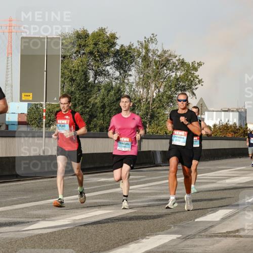 03.10.2026 - Köhlbrandbrückenlauf Michael Burmester http://msf.ph/oto/10765854 03.10.2026 09:45:10 Position 3 1688, 1241, 1466, 2235 meine-sportfotos.de