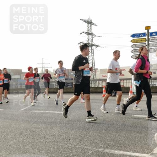03.10.2026 - Köhlbrandbrückenlauf Michael Burmester http://msf.ph/oto/10765891 03.10.2026 09:20:55 Position 3  meine-sportfotos.de