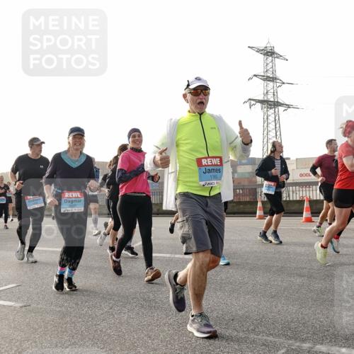 03.10.2026 - Köhlbrandbrückenlauf Michael Burmester http://msf.ph/oto/10765918 03.10.2026 09:20:56 Position 3 11753, 2690, 1365 meine-sportfotos.de
