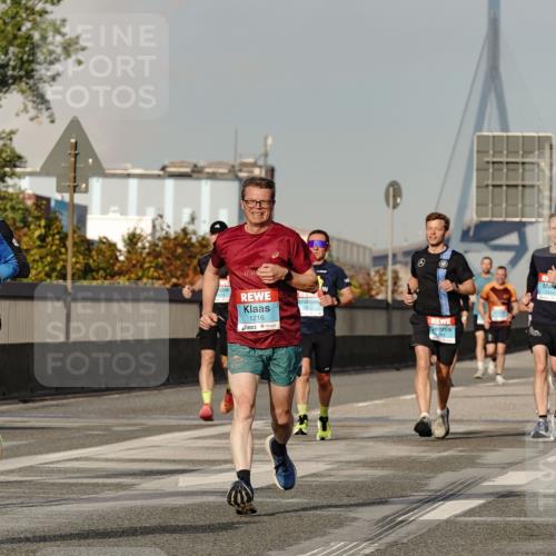 03.10.2026 - Köhlbrandbrückenlauf Michael Burmester http://msf.ph/oto/10765935 03.10.2026 09:45:25 Position 3 42, 19, 1216, 1644 meine-sportfotos.de