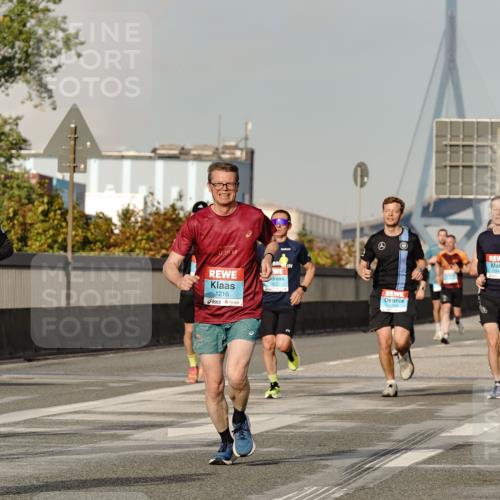 03.10.2026 - Köhlbrandbrückenlauf Michael Burmester http://msf.ph/oto/10765940 03.10.2026 09:45:25 Position 3 1216, 1264, 1044 meine-sportfotos.de