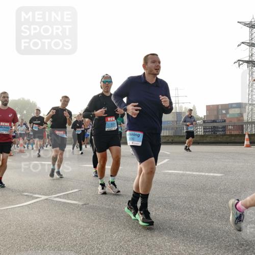 03.10.2026 - Köhlbrandbrückenlauf Michael Burmester http://msf.ph/oto/10765947 03.10.2026 09:21:00 Position 3 2830, 2610 meine-sportfotos.de