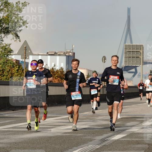 03.10.2026 - Köhlbrandbrückenlauf Michael Burmester http://msf.ph/oto/10765950 03.10.2026 09:45:28 Position 3 575, 1216, 2672 meine-sportfotos.de