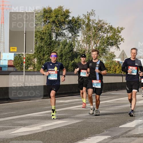 03.10.2026 - Köhlbrandbrückenlauf Michael Burmester http://msf.ph/oto/10765974 03.10.2026 09:45:32 Position 3 2410, 2672, 1264 meine-sportfotos.de