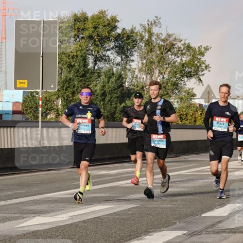 03.10.2026 - Köhlbrandbrückenlauf Michael Burmester http://msf.ph/oto/10765975 03.10.2026 09:45:32 Position 3 2672, 1264, 1644 meine-sportfotos.de