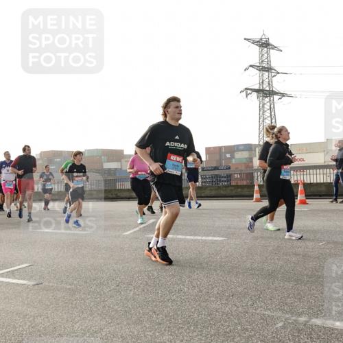 03.10.2026 - Köhlbrandbrückenlauf Michael Burmester http://msf.ph/oto/10765981 03.10.2026 09:21:04 Position 3 3 meine-sportfotos.de