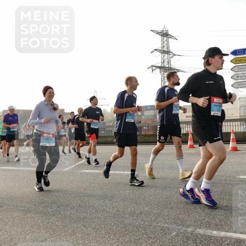 03.10.2026 - Köhlbrandbrückenlauf Michael Burmester http://msf.ph/oto/10766028 03.10.2026 09:21:09 Position 3 1711, 1710, 3 meine-sportfotos.de