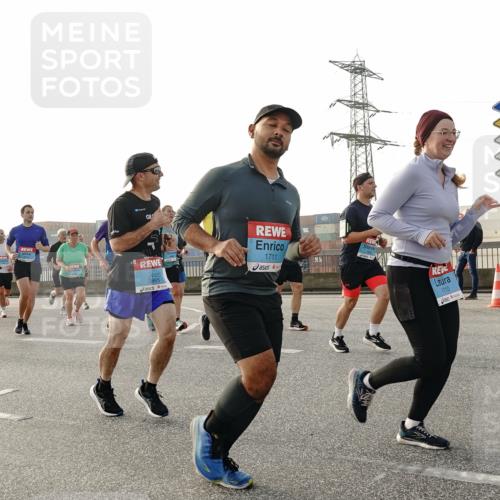 03.10.2026 - Köhlbrandbrückenlauf Michael Burmester http://msf.ph/oto/10766039 03.10.2026 09:21:10 Position 3 1711, 3865, 3, 1710, 2 meine-sportfotos.de