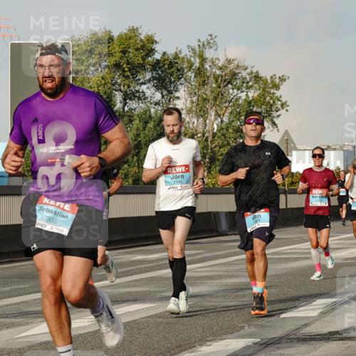 03.10.2026 - Köhlbrandbrückenlauf Michael Burmester http://msf.ph/oto/10766044 03.10.2026 09:45:46 Position 3 2347, 35, 2303, 2190, 1465, 2, 15, 2210 meine-sportfotos.de