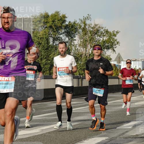 03.10.2026 - Köhlbrandbrückenlauf Michael Burmester http://msf.ph/oto/10766050 03.10.2026 09:45:47 Position 3 2303, 1777, 2190, 1465, 42, 195 meine-sportfotos.de