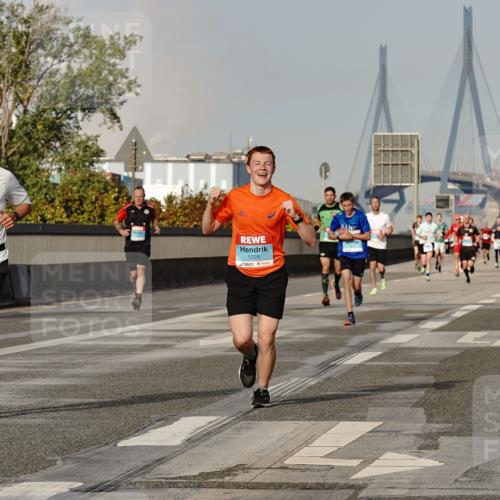 03.10.2026 - Köhlbrandbrückenlauf Michael Burmester http://msf.ph/oto/10766074 03.10.2026 09:45:51 Position 3 3845, 1228, 12, 5 meine-sportfotos.de