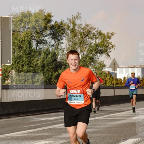 03.10.2026 - Köhlbrandbrückenlauf Michael Burmester http://msf.ph/oto/10766089 03.10.2026 09:45:53 Position 3 1228 meine-sportfotos.de