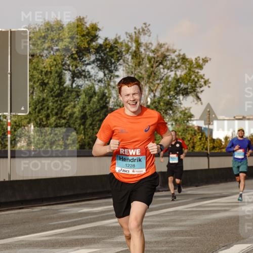 03.10.2026 - Köhlbrandbrückenlauf Michael Burmester http://msf.ph/oto/10766091 03.10.2026 09:45:53 Position 3 1228 meine-sportfotos.de