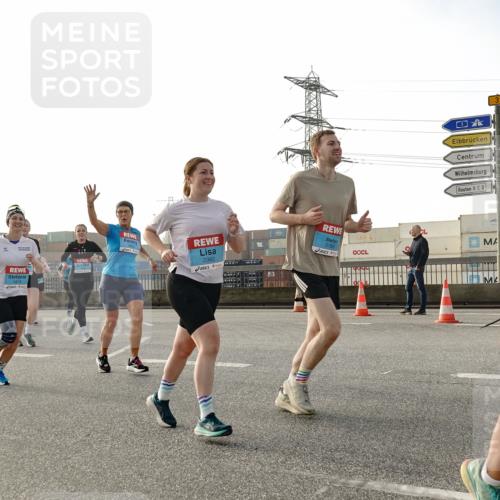 03.10.2026 - Köhlbrandbrückenlauf Michael Burmester http://msf.ph/oto/10766100 03.10.2026 09:21:16 Position 3 1875, 3783, 2982, 3 meine-sportfotos.de