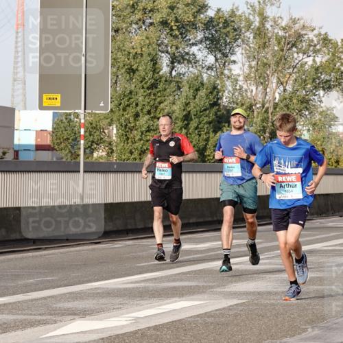 03.10.2026 - Köhlbrandbrückenlauf Michael Burmester http://msf.ph/oto/10766111 03.10.2026 09:45:57 Position 3 3787, 1327, 1854, 2048 meine-sportfotos.de