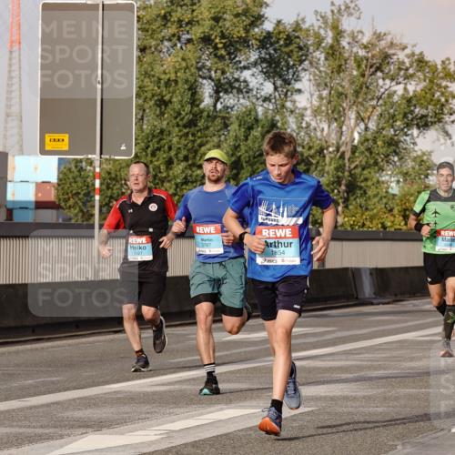 03.10.2026 - Köhlbrandbrückenlauf Michael Burmester http://msf.ph/oto/10766120 03.10.2026 09:45:58 Position 3 1327, 3787, 1854, 2048 meine-sportfotos.de