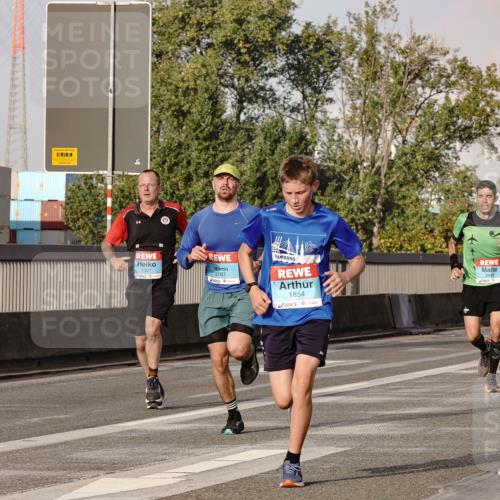 03.10.2026 - Köhlbrandbrückenlauf Michael Burmester http://msf.ph/oto/10766122 03.10.2026 09:45:58 Position 3 1327, 3787, 1854 meine-sportfotos.de