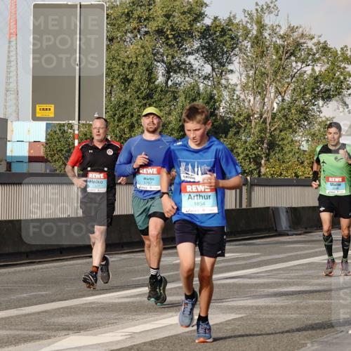 03.10.2026 - Köhlbrandbrückenlauf Michael Burmester http://msf.ph/oto/10766124 03.10.2026 09:45:58 Position 3 1327, 3787, 1854, 2048 meine-sportfotos.de