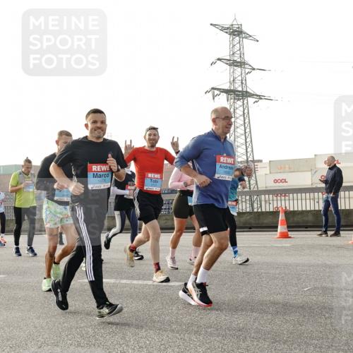 03.10.2026 - Köhlbrandbrückenlauf Michael Burmester http://msf.ph/oto/10766129 03.10.2026 09:21:20 Position 3 1653, 1411, 1650, 2727 meine-sportfotos.de