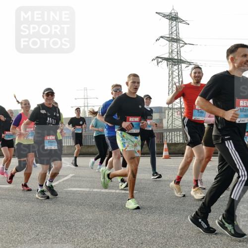 03.10.2026 - Köhlbrandbrückenlauf Michael Burmester http://msf.ph/oto/10766133 03.10.2026 09:21:20 Position 3 1411, 3, 1651, 2727 meine-sportfotos.de