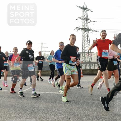03.10.2026 - Köhlbrandbrückenlauf Michael Burmester http://msf.ph/oto/10766135 03.10.2026 09:21:20 Position 3 1519, 1411, 2727 meine-sportfotos.de