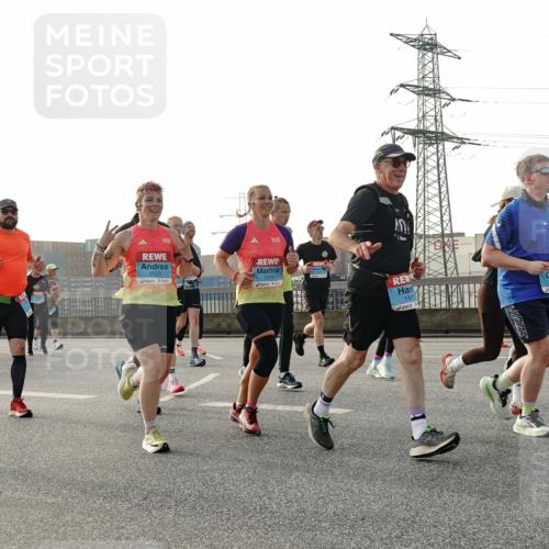 03.10.2026 - Köhlbrandbrückenlauf Michael Burmester http://msf.ph/oto/10766141 03.10.2026 09:21:21 Position 3 1520, 1411, 2732 meine-sportfotos.de